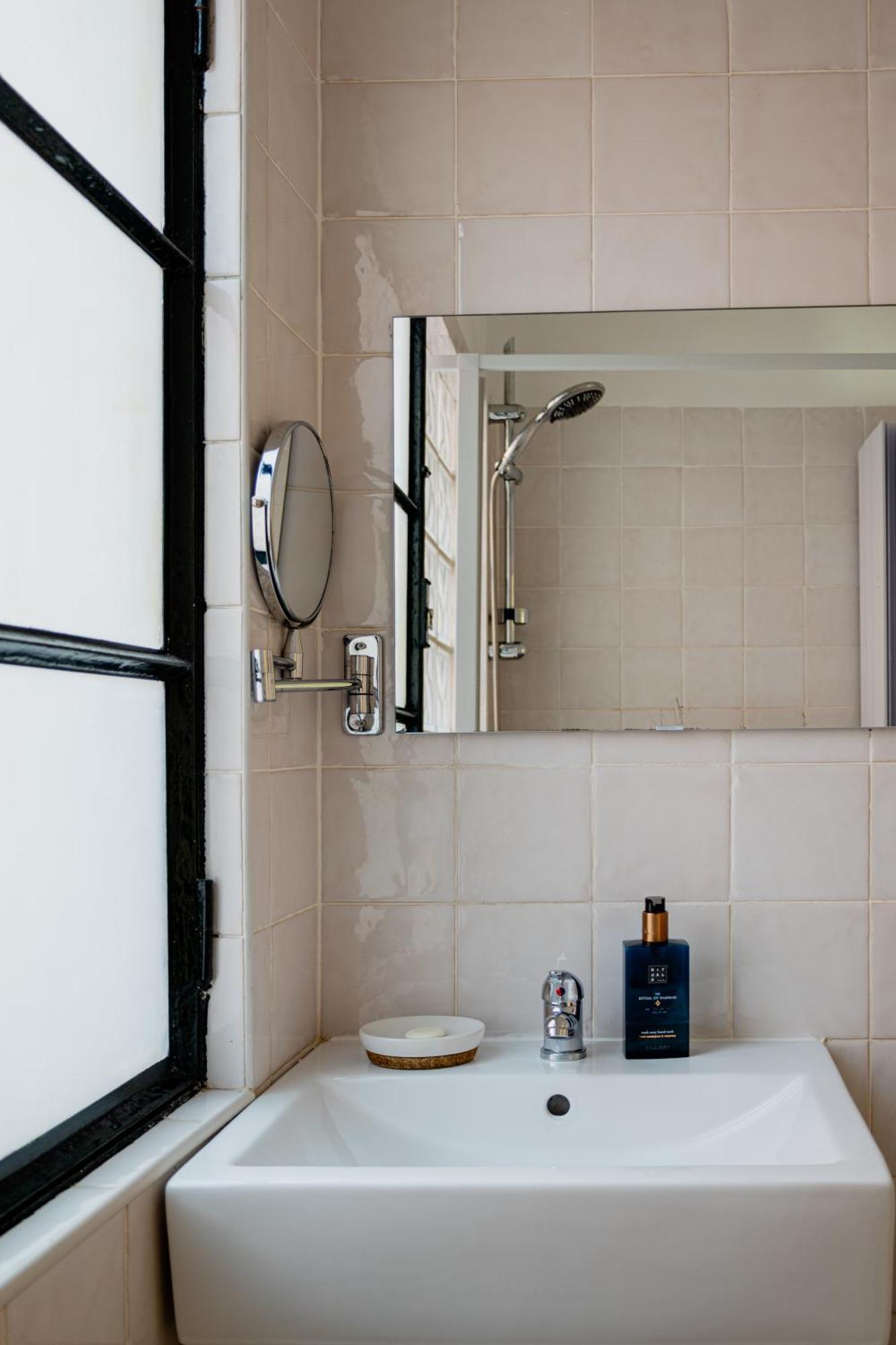 Angels Homes-N27, 3ºfloor - Bairro Tipico, Centro Lisboa מראה חיצוני תמונה
